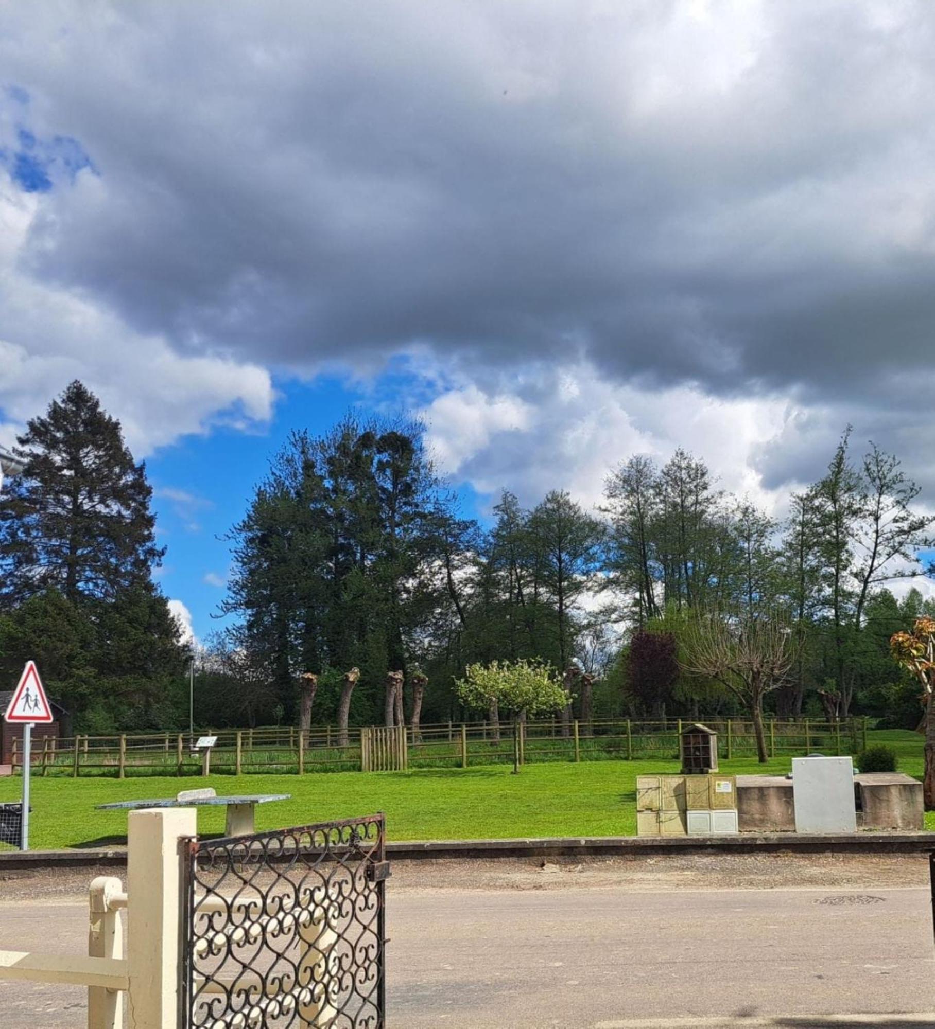 Au Clair Matin Sur L'Yeres Villa Sept-Meules Exteriör bild