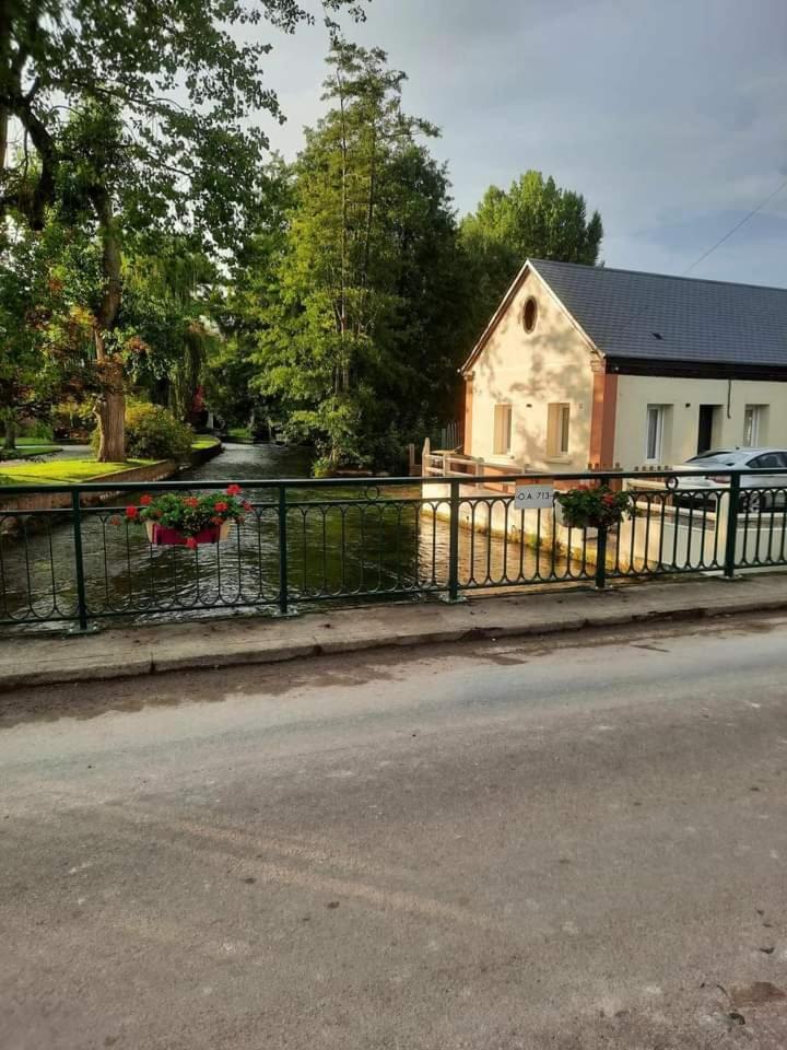 Au Clair Matin Sur L'Yeres Villa Sept-Meules Exteriör bild